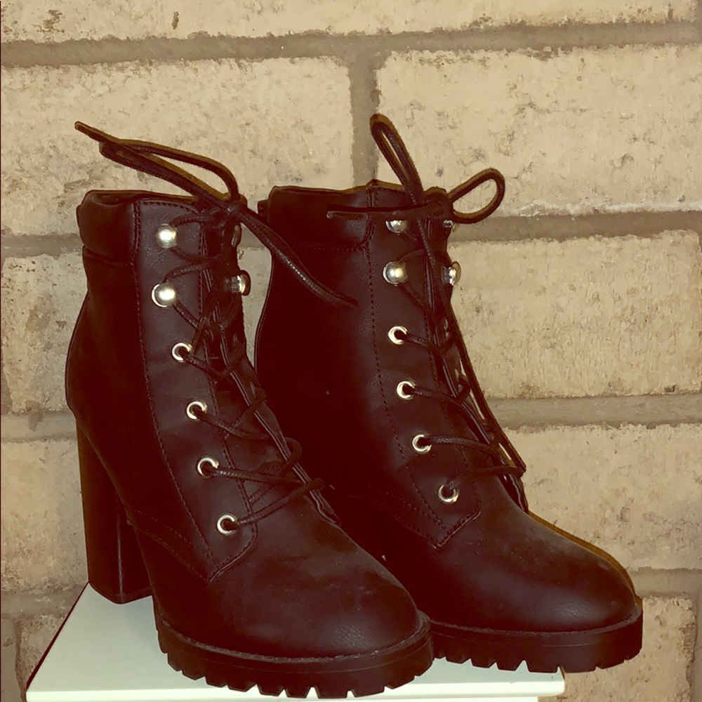 MADDEN GIRL BLACK GRUNGE HEELED BOOTIES